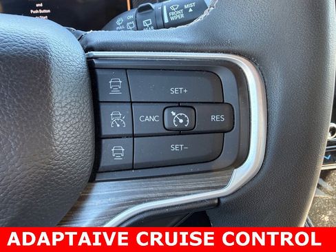 Used 2023 Jeep Wagoneer Series III w/ Preferred Equipment Group image 5