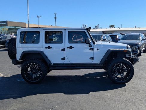 Used 2015 Jeep Wrangler Unlimited Sahara w/ Connectivity Group image 4