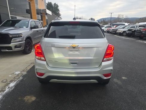 Used 2022 Chevrolet Trax LT w/ LT Convenience Package image 5
