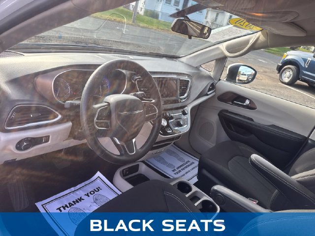 Used 2020 Chrysler Voyager L FWD image 13