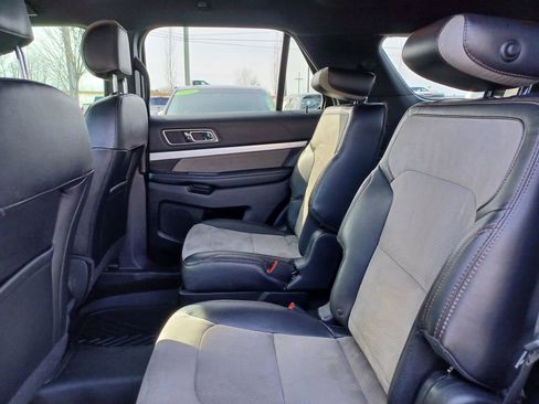 Used 2017 Ford Explorer XLT w/ Equipment Group 202A image 32