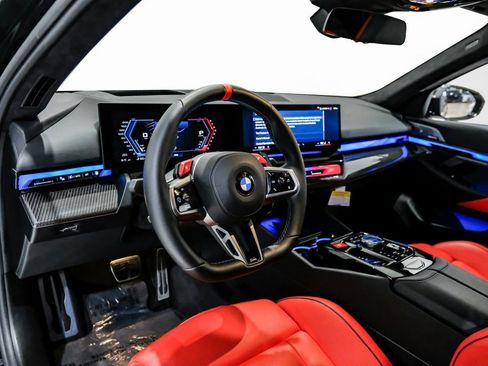 Used 2025 BMW M5 w/ Carbon Package image 5