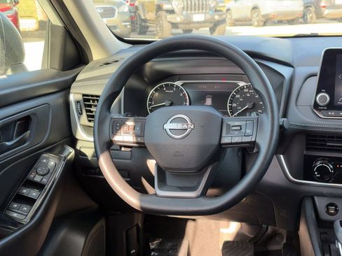Used 2025 Nissan Rogue S image 23
