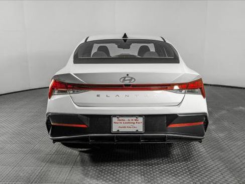 Used 2024 Hyundai Elantra SEL w/ Convenience Package FWD image 7