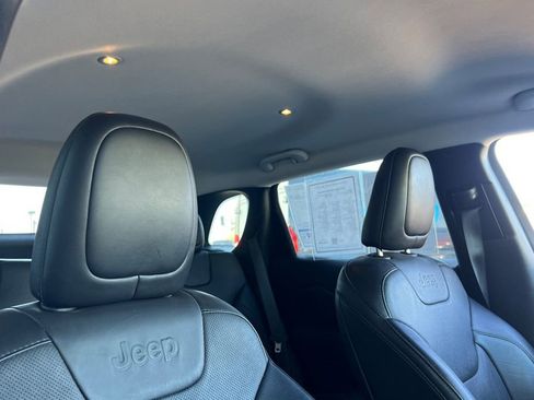 Used 2023 Jeep Cherokee Altitude Lux image 15