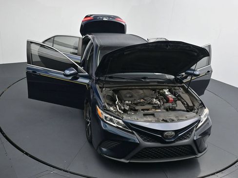 Used 2018 Toyota Camry SE w/ Convenience Package FWD image 25