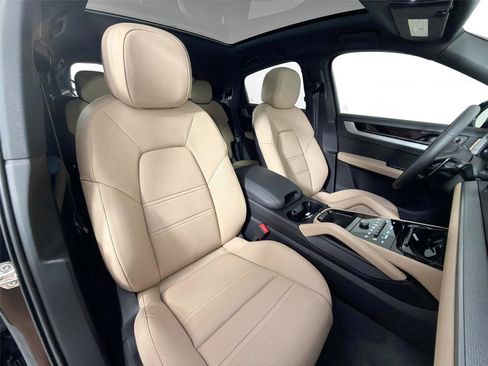 Certified 2026 Porsche Cayenne Coupe AWD/4WD image 27