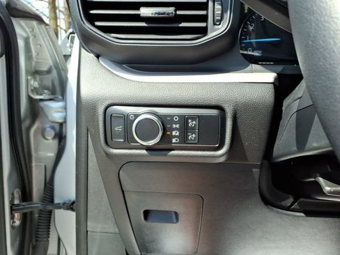 Certified 2023 Ford Explorer XLT image 16