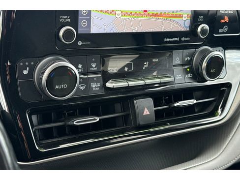 Certified 2022 Toyota Highlander XLE image 24