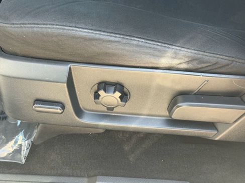 Used 2017 Ford Expedition XLT image 15