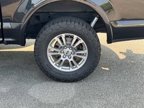 Used 2019 Ford F150 Lariat AWD/4WD image 12