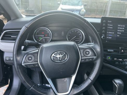 Used 2021 Toyota Camry XLE image 10