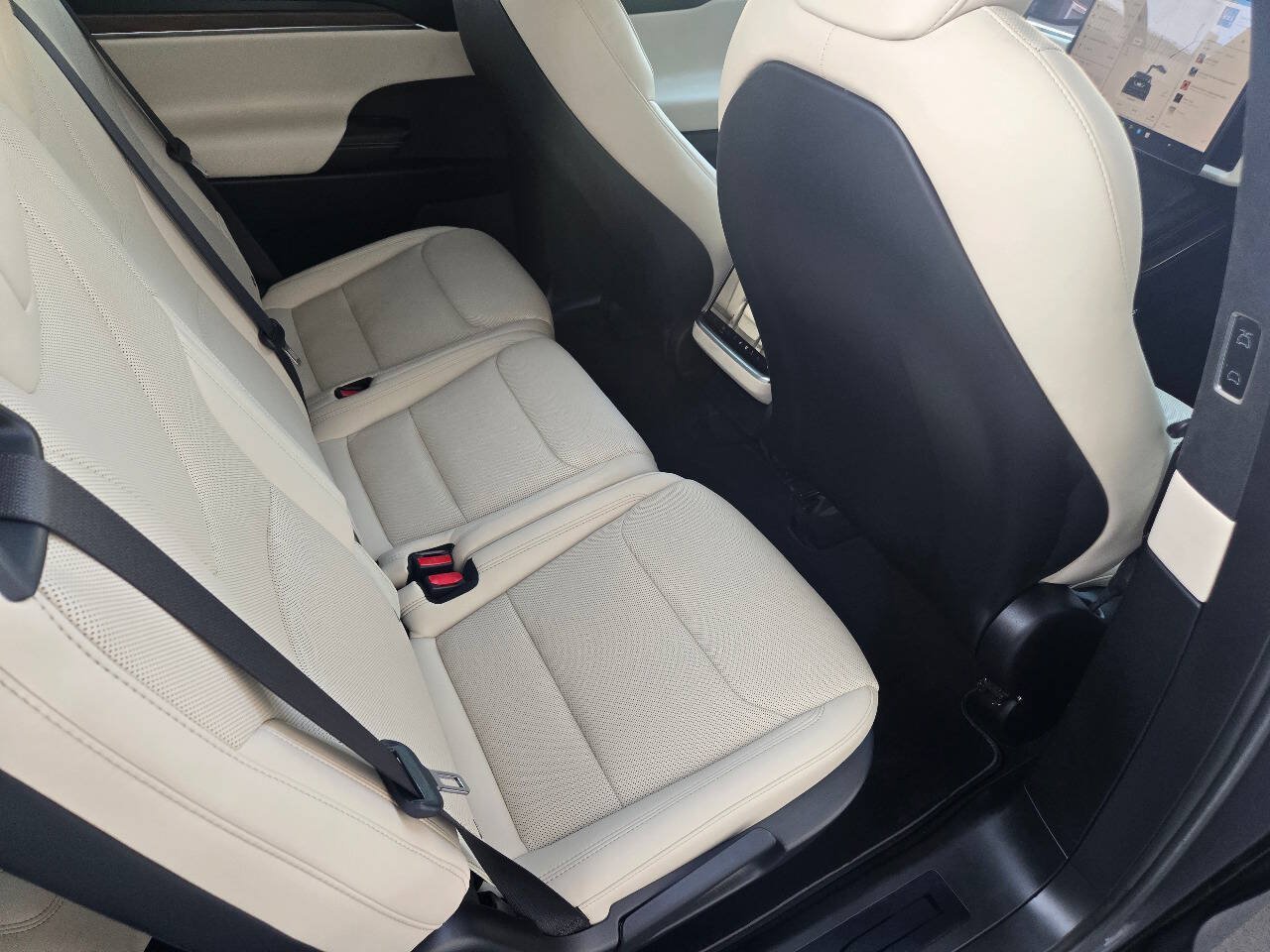 Used 2023 Tesla Model X AWD/4WD image 30