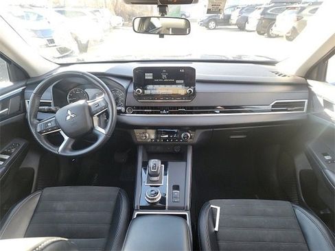 Used 2024 Mitsubishi Outlander SE image 8