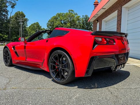 Used 2019 Chevrolet Corvette Grand Sport w/ Carbon Flash Badge Package RWD image 21