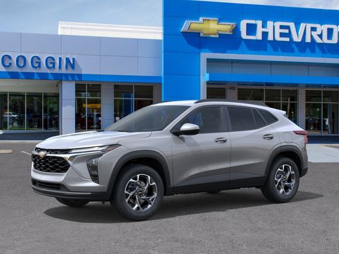 New 2026 Chevrolet Trax LT FWD image 2