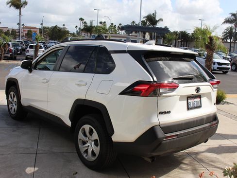 Used 2019 Toyota RAV4 LE w/ Carpet Mat Package image 7