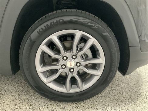 Used 2024 GMC Terrain SLT image 12