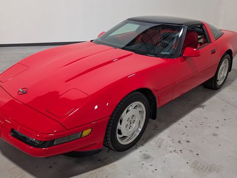 Used 1995 Chevrolet Corvette Coupe RWD image 2