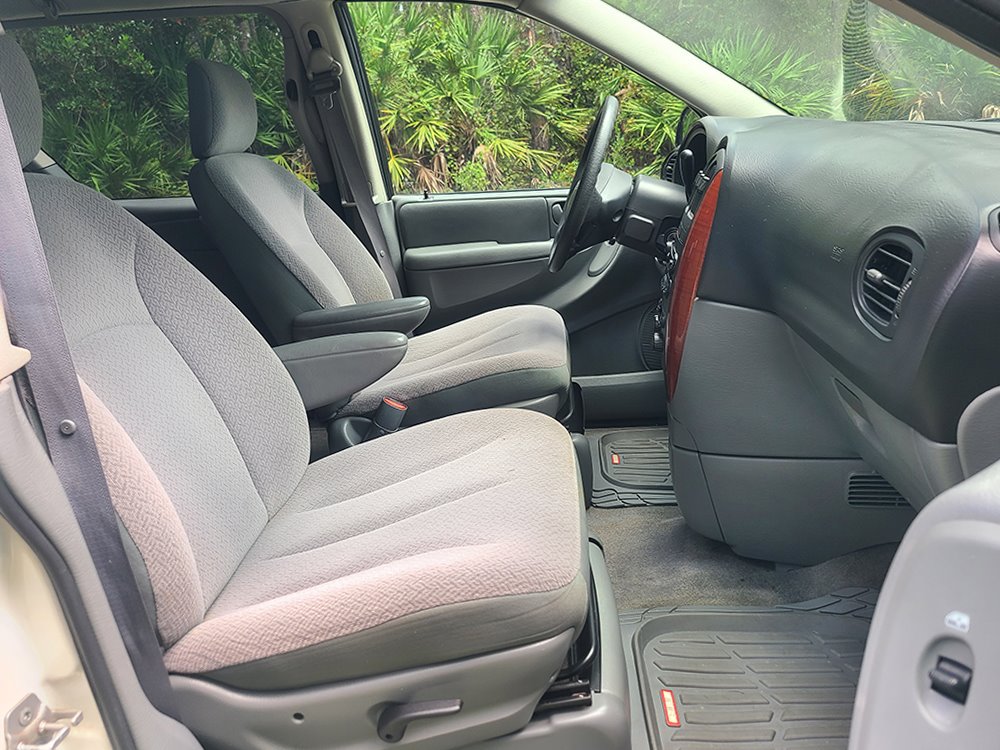 Used 2007 Chrysler Town & Country w/ Popular Equipment Group I FWD image 14