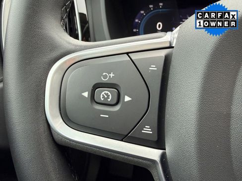 Used 2022 Volvo XC60 B5 Momentum image 18