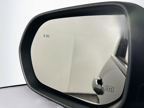 Used 2025 Chevrolet Traverse LT image 16