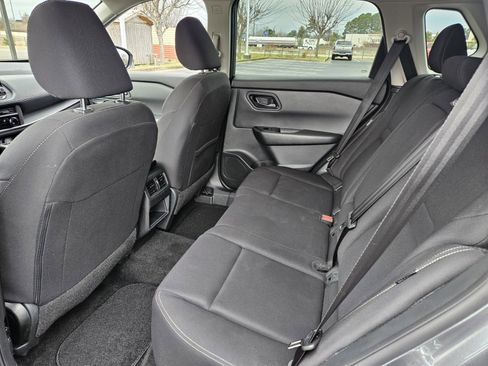 Used 2024 Nissan Rogue S image 10