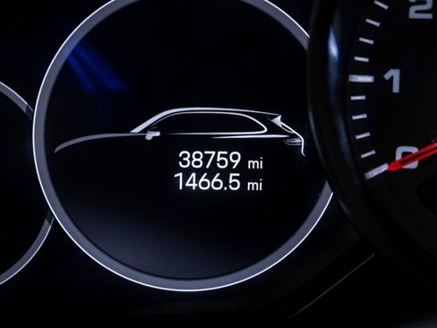 Certified 2022 Porsche Cayenne Platinum Edition w/ Premium Package Plus image 12