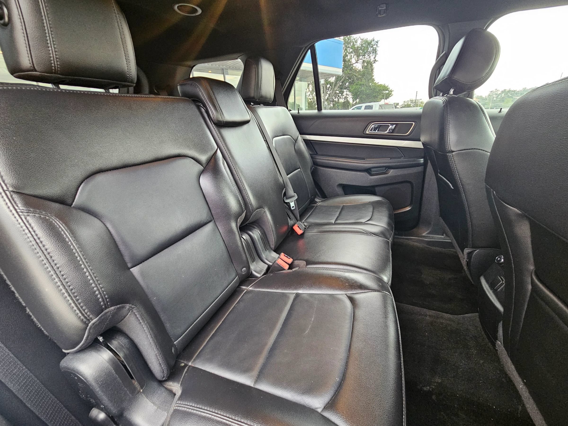 Used 2017 Ford Explorer XLT w/ Equipment Group 202A FWD image 10