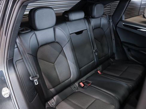 Certified 2026 Porsche Macan AWD/4WD image 6