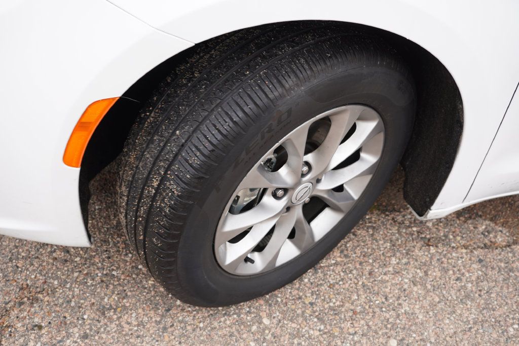 Certified 2026 Chrysler Pacifica Limited FWD image 13