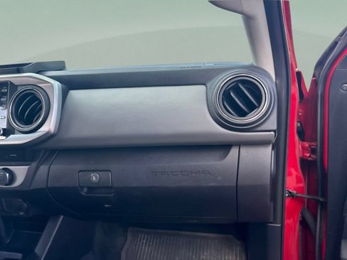 Used 2021 Toyota Tacoma SR5 RWD image 31