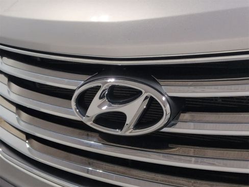 Used 2015 Hyundai Santa Fe GLS image 12
