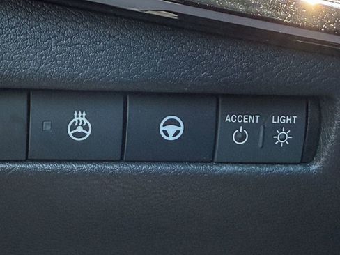 Used 2025 Nissan Kicks SR w/ SR Premium Package image 21