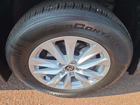 Certified 2023 Toyota Corolla Cross LE AWD/4WD image 9