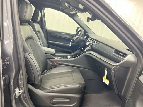 New 2025 Jeep Grand Cherokee L Altitude image 20