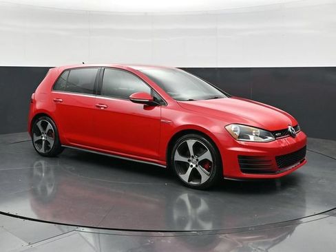 Used 2016 Volkswagen Golf 4-Door FWD image 3