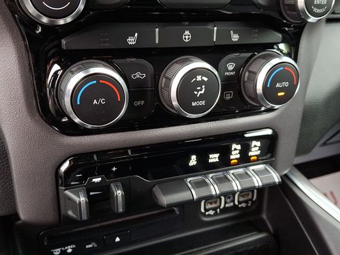 Used 2019 RAM 1500 Big Horn AWD/4WD image 15