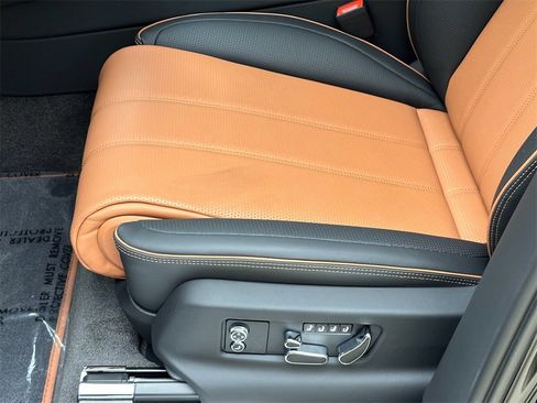 New 2024 Bentley Bentayga image 22