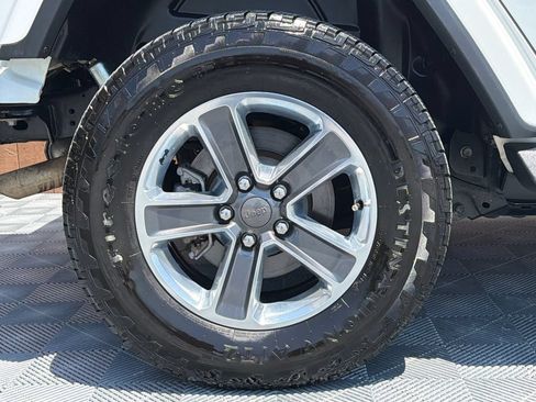 Used 2018 Jeep Wrangler Unlimited Sahara w/ Dual Top Group AWD/4WD image 21