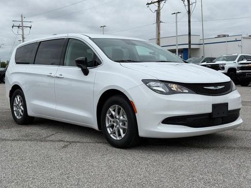 Used 2024 Chrysler Voyager LX FWD image 8