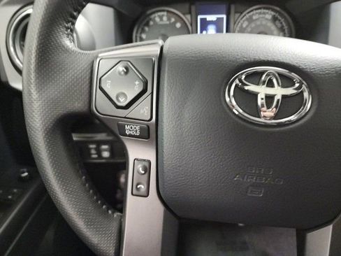 Used 2017 Toyota Tacoma TRD Sport image 28