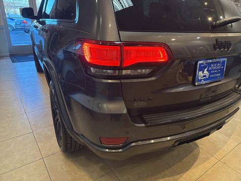 Used 2017 Jeep Grand Cherokee Altitude image 15