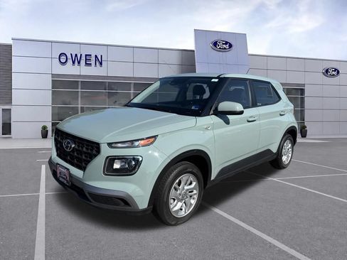 Used 2025 Hyundai Venue SE FWD image 1