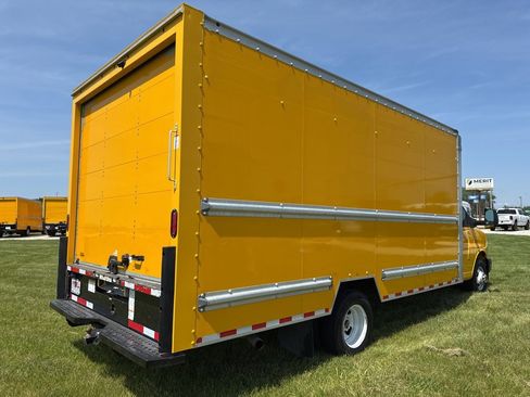 Used 2021 GMC Savana 3500 Extended w/ Power Convenience Package image 14