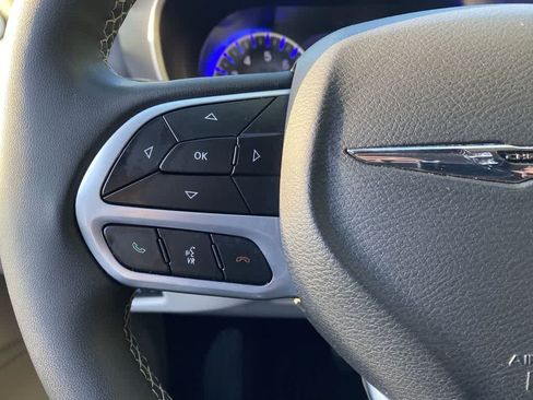 Used 2024 Chrysler Pacifica Touring-L FWD image 20