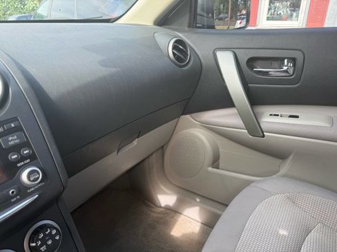 Used 2011 Nissan Rogue SV image 8