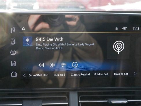 Used 2024 Chevrolet Trax LT w/ Sunroof Package image 18