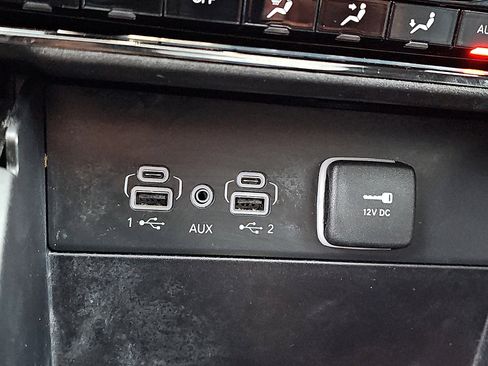 Used 2023 Jeep Grand Cherokee Limited image 25