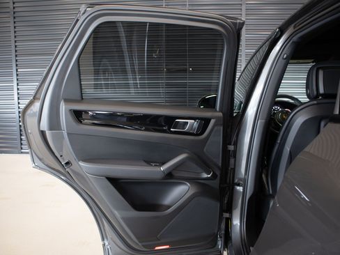 Certified 2023 Porsche Cayenne AWD/4WD image 24